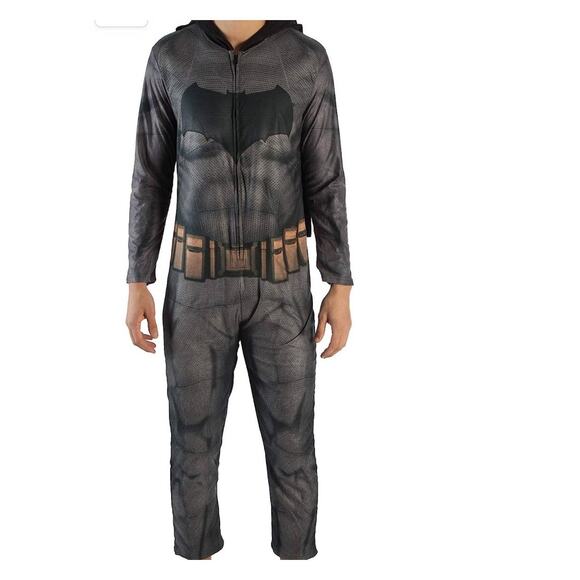 DC Comic Loungewear Pajama Batman Union Suit with Cape Medium NWT - Picture 1 of 4